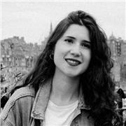 Soy graduada en Biomedicina Básica y experimental y tengo amplios conocimientos en la materia de química, aunque puedo ayudar también con la biología, las mates, la lengua y el inglés. Imparto clases a todas las edades, principalmente la ESO y Bachillerat